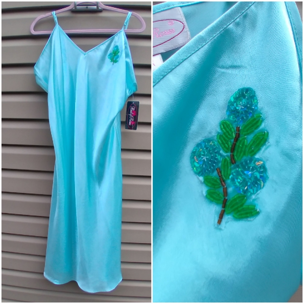 Vintage Bed of Roses 1x Aqua Light Blue Long Nightgown